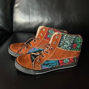 New Guatemalan fabric and leather sneakers size 7